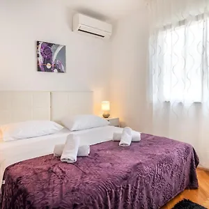roomsapartments-zelux.splithotels.org/